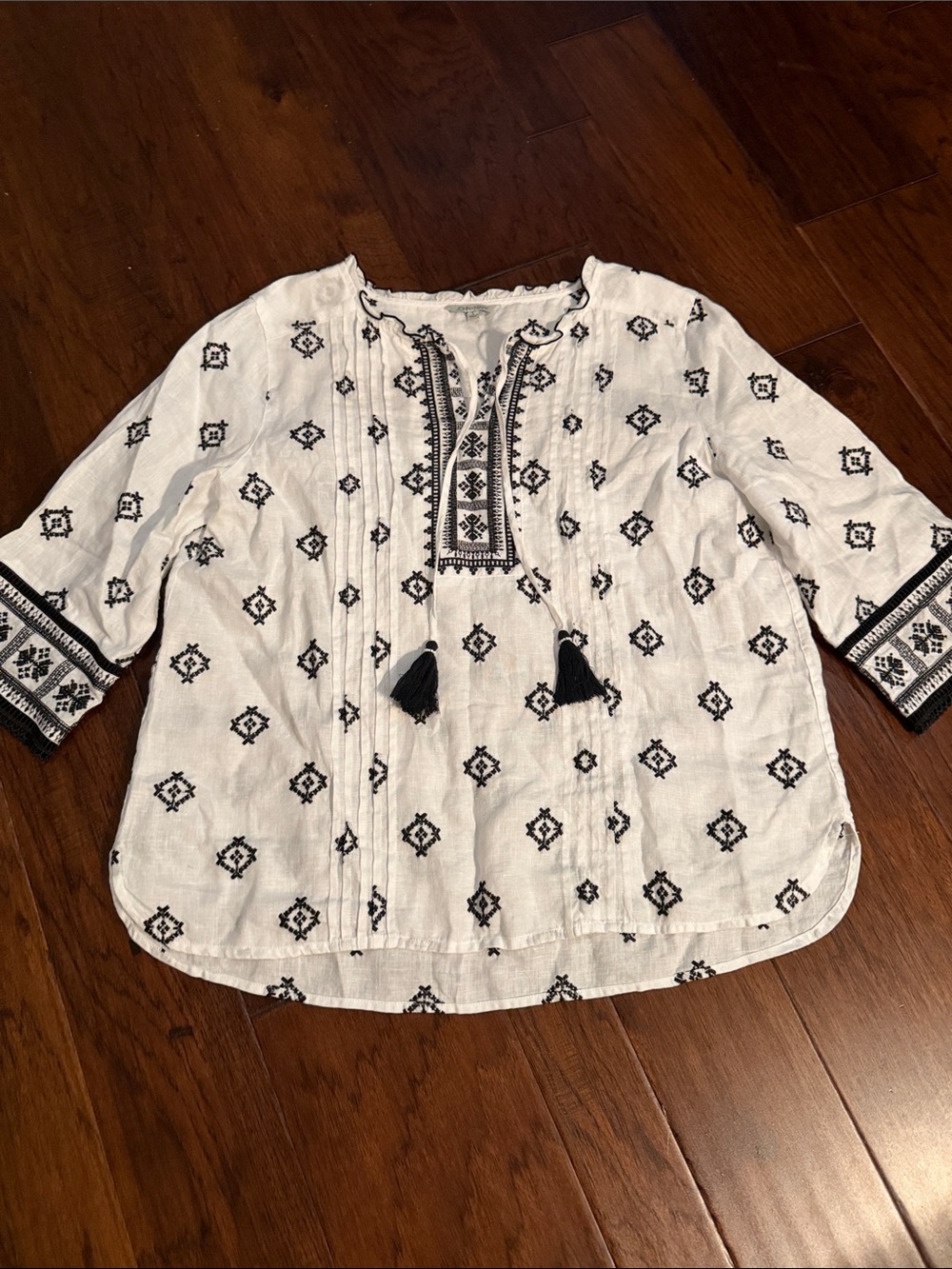 John Mark White Tunic with Black Embroidered Geometric Motifs